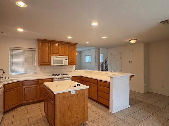 1409 Strawberry Ave — Photo 6