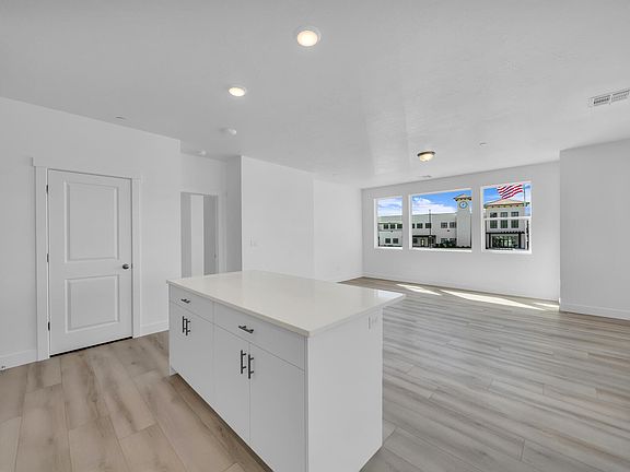 5th image of 5599 S Carnelian Pkwy #105