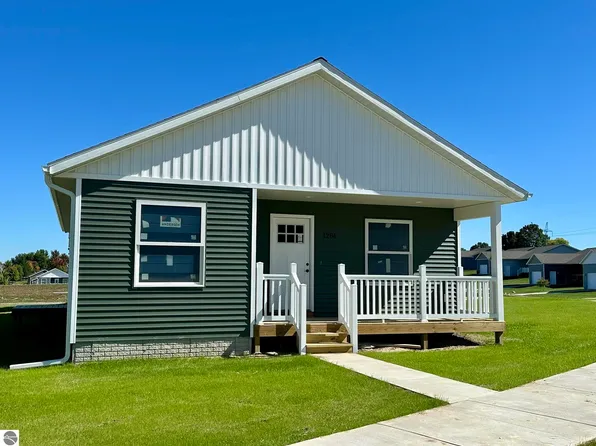 1286 Umber Dr, Traverse City, MI 49696