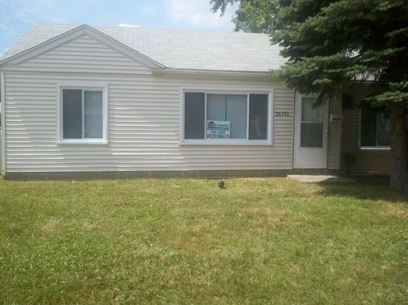 26741 Belanger St photo 1
