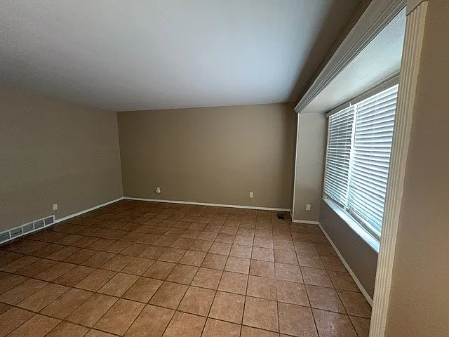 504 Cragmor Rd — Photo 4