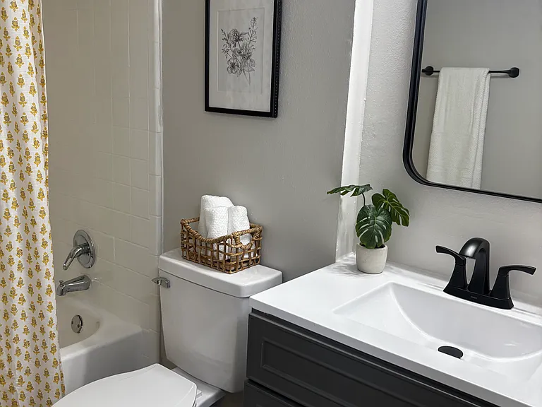 Brookhaven Apartments — Photo 8