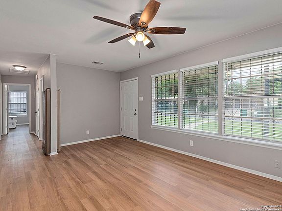 3rd image of 2706 COLT DR