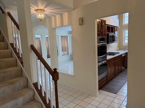 4th image of 1576 Poplar Creek Dr