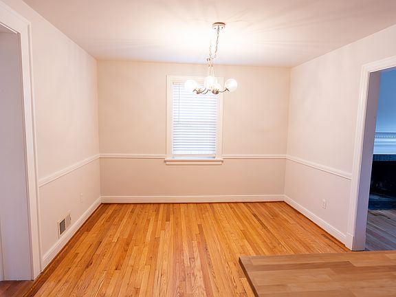 4th image of 2314 Essex Rd