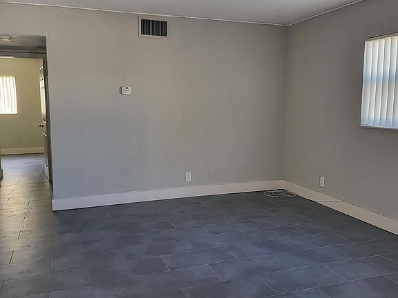 5th image of 130 NE 41st St APT 2