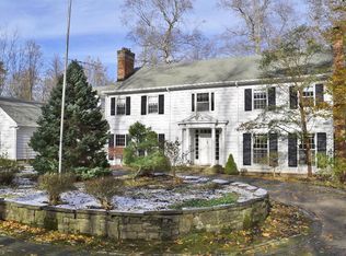 1249 W Hill Dr, Gates Mills, OH 44040