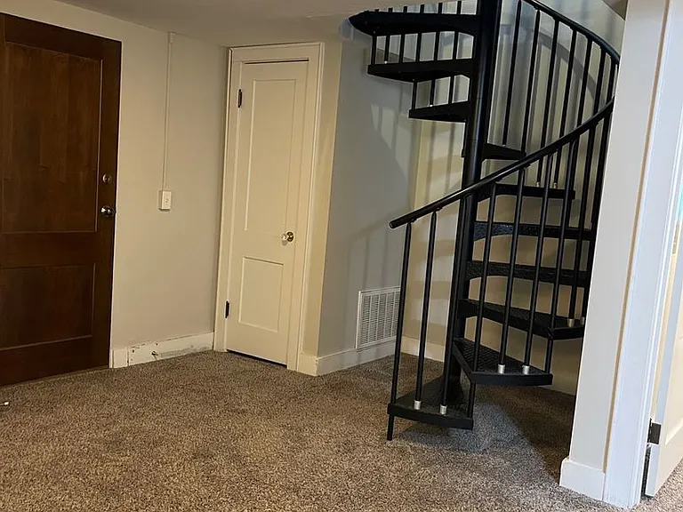 3302 Burt St — Photo 16