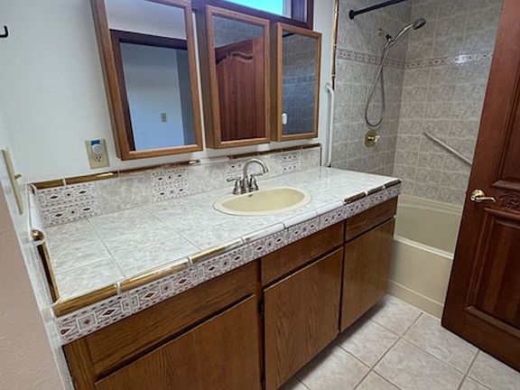 5th image of 2424 L St #1