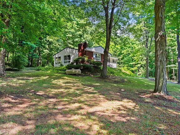 4th image of 358 Bostwick Rd