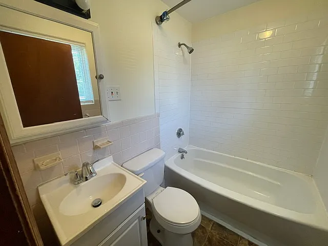80 Sea St #3 — Photo 8