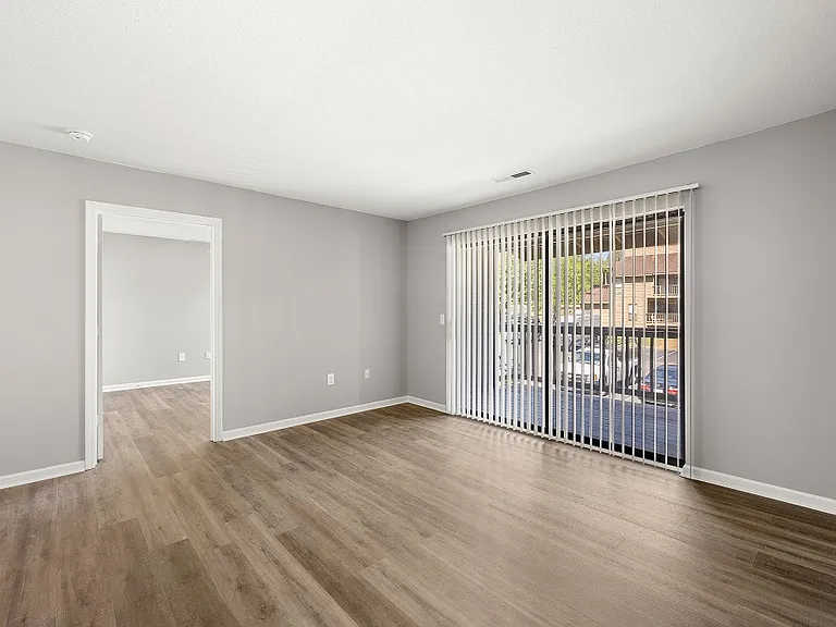 High Ridge Apartments — Photo 11