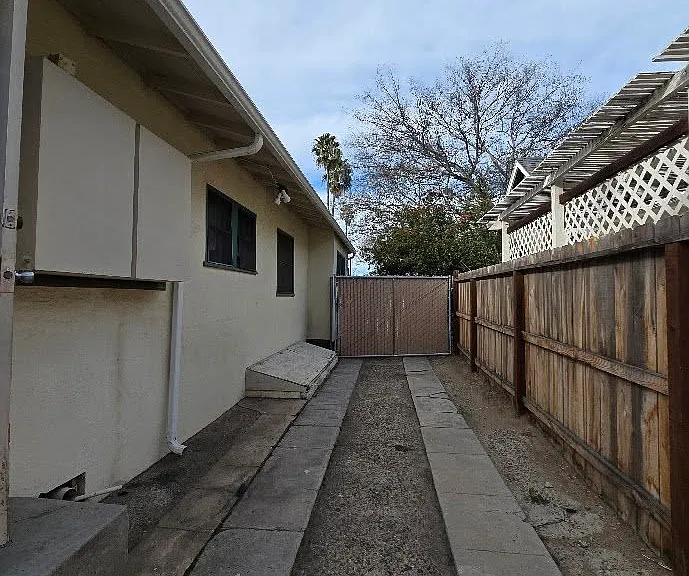 912 E Terrace Ave — Photo 34