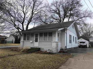 933 53rd St, Moline, IL 61265