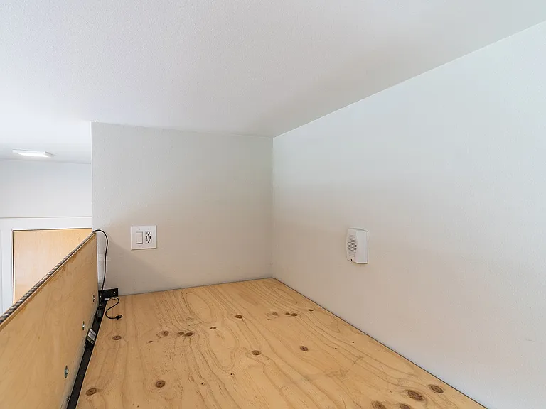 1722 Summit — Photo 29