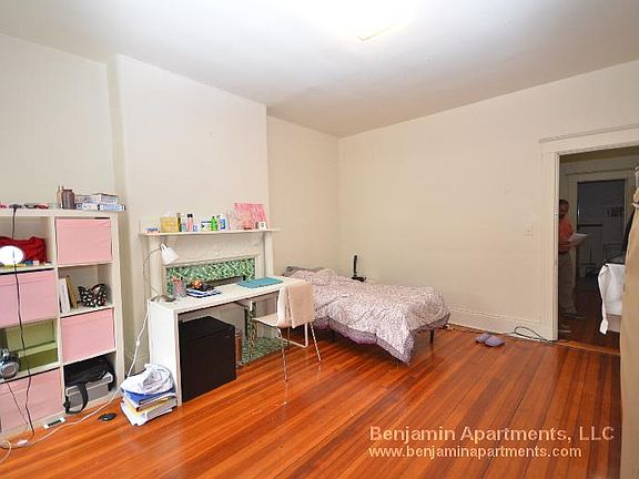 4th image of 1377 Commonwealth Ave APT 5