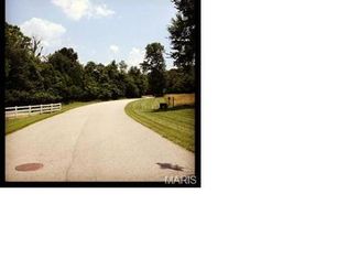 18482 Hencken Valley Estates Dr, Pacific, MO 63069