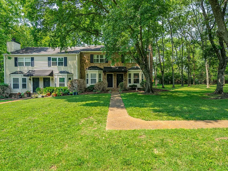 114 Brattlesboro Dr — Photo 4