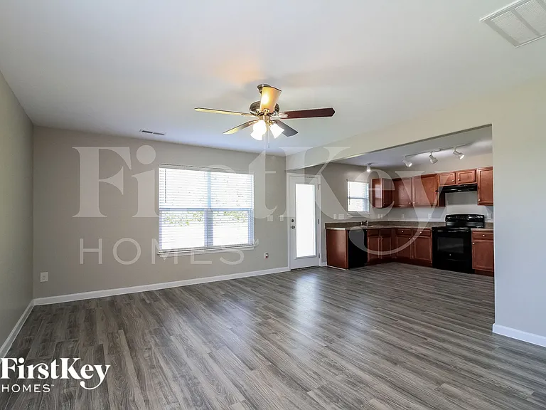 545 Lakewood Glen Ct — Photo 4