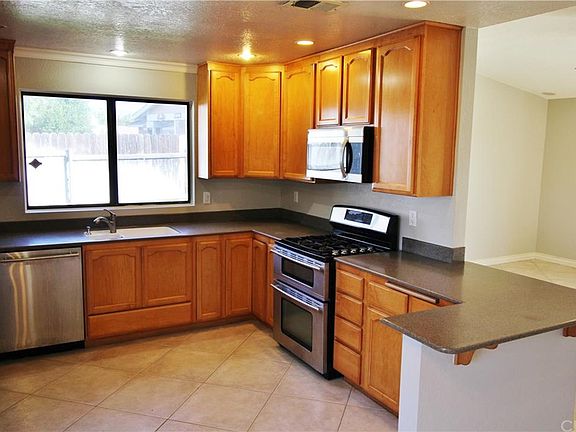 4th image of 480 Cambridge Dr
