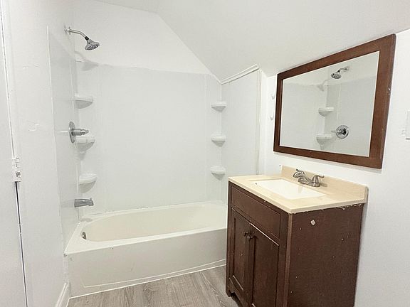3rd image of 341 Ellsworth Ave Unit 2