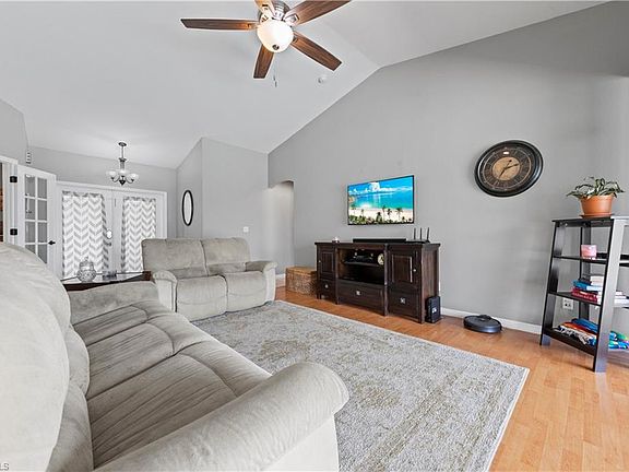 4th image of 2202 SW 26th St