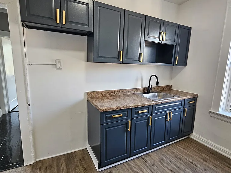 784 Clinton Ave #4H — Photo 5