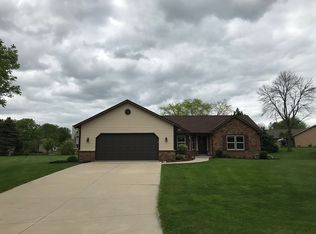 4631 S Hearth Ridge Ct, New Berlin, WI 53151