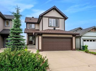 241 N Sunset Hts, Cochrane, AB T4C 0E1