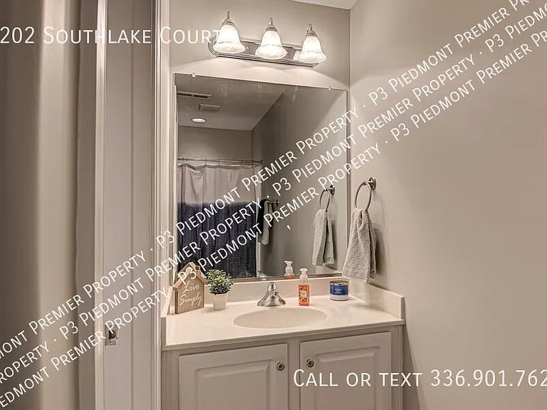 1202 Southlake Ct — Photo 13