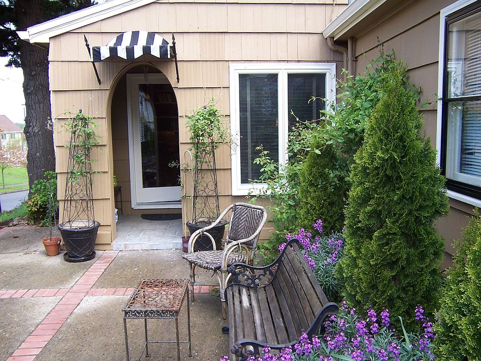 Courtyard Entry