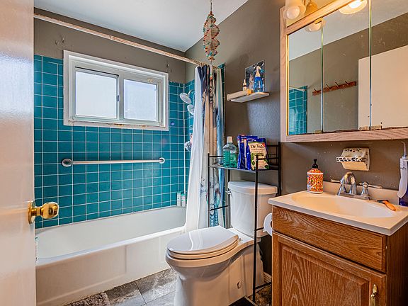 5th image of 3208 Alvarado Dr NE