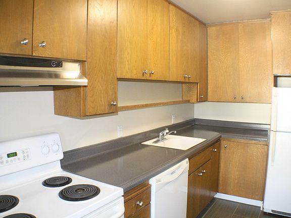 4th image of 904 Peninsula Ave APT 410