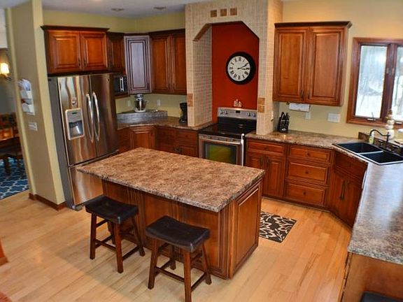 Kitchen has a nice sized Island for eating or food preparation.