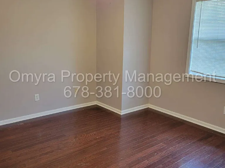 1060 Hillsborough Chase NW — Photo 9