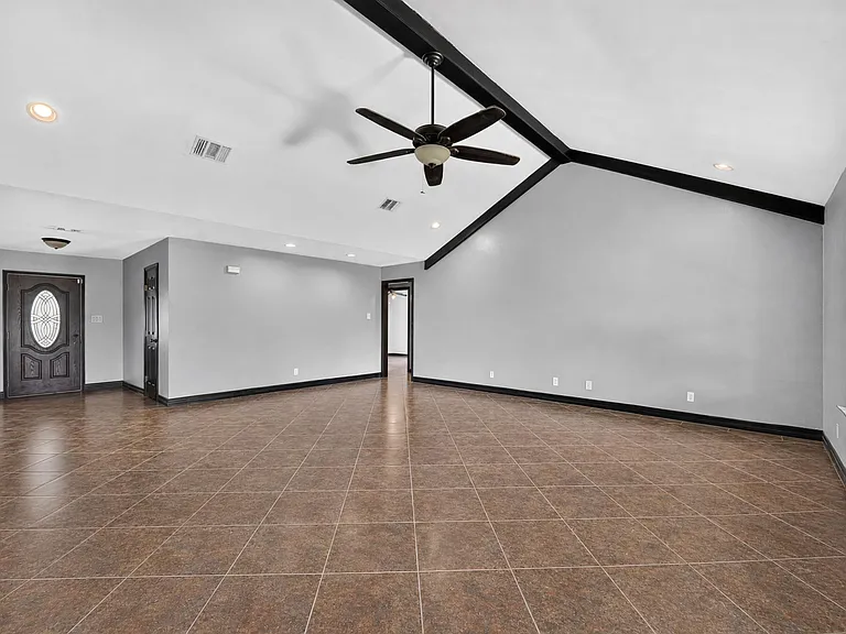 135 County Road 4519 — Photo 7