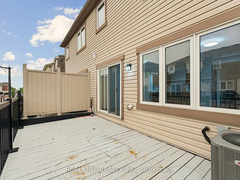 30 Henneberry Ln — Photo 35