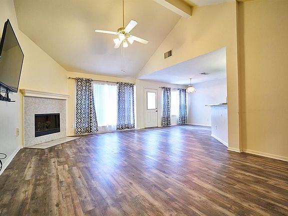 3rd image of 10310 Emerald Trail Dr