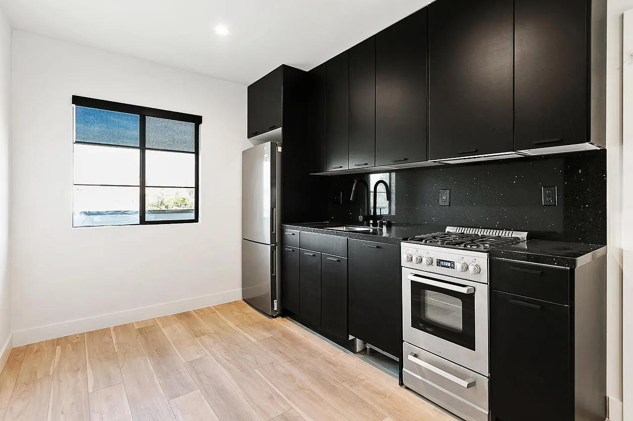 2 bed, 700 sqft, $2,495 — Photo 1