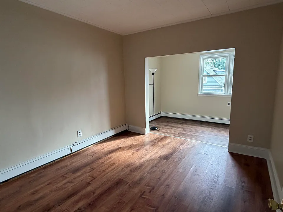 89 W 17th St