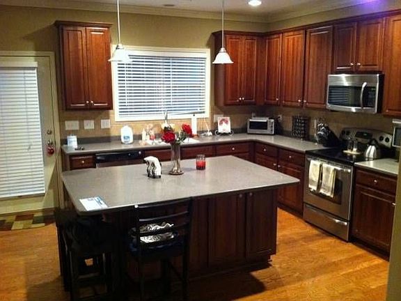 Huge Kitchen with Solid surfac