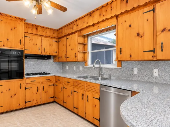 1301 Olive St, Baytown, TX 77520