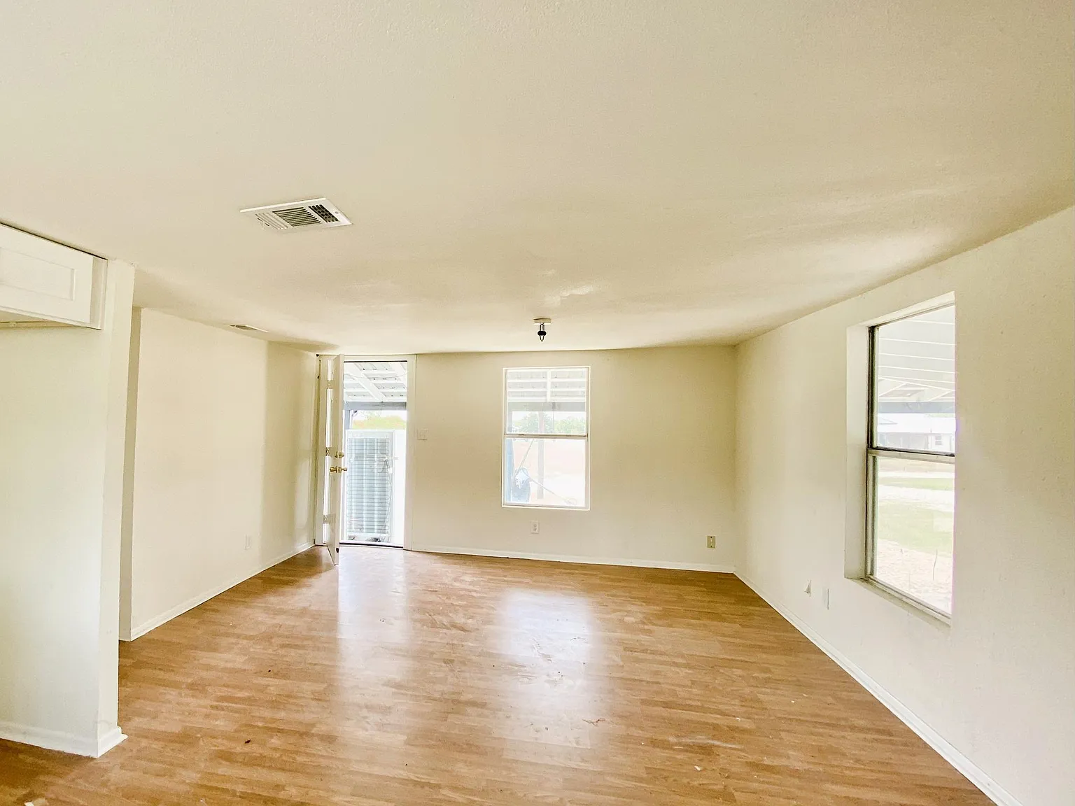 2 bed, 1200 sqft, $1,400 — Photo 3