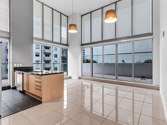 4th image of 1111 SW 1st Ave #719