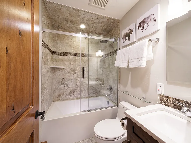 492 E Lionshead Cir #403 — Photo 9