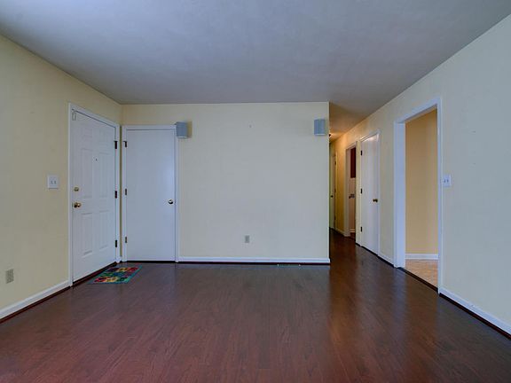 3rd image of 1349 Woodbine St SE