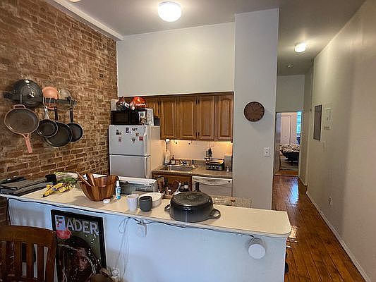 4th image of 377 Atlantic Ave #2