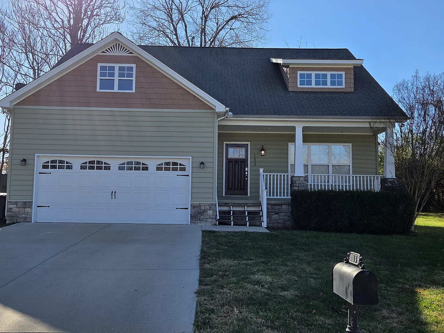 3 bed, 2388 sqft, $2,200 — Photo 1