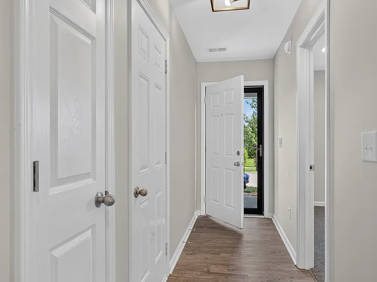 2592 Rockaway Pl — Photo 4
