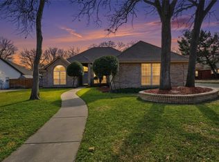1312 Crows Nest Ct, Azle, TX 76020